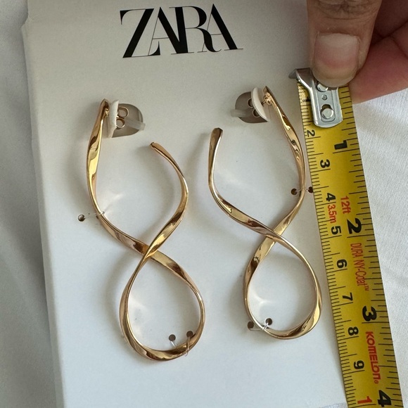Zara limited edition twisted metallic celeb style earrings - Picture 5 of 5
